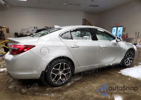 2017 Buick Regal Sport Touring z USA, uszkodzony, nr VIN 2G4GL5EX5H9197852